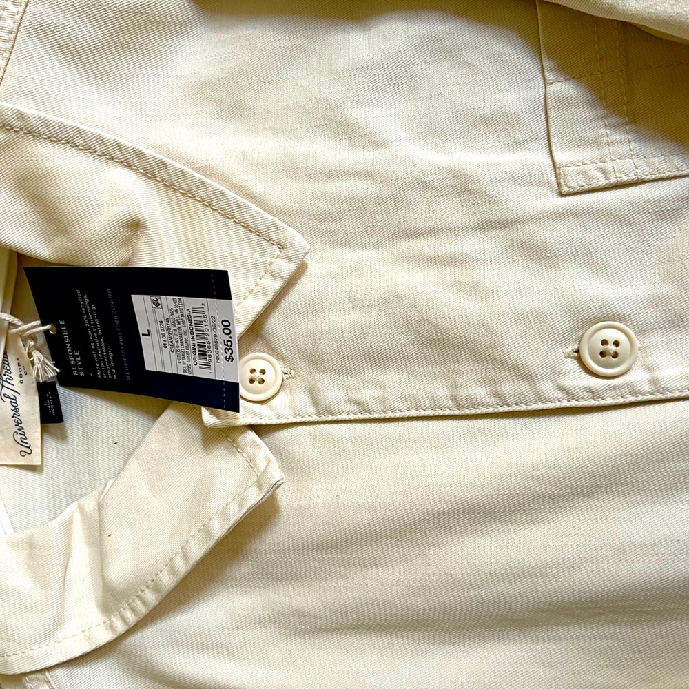 Mens 100% cotton . Pocketed shirt . Vacation style
